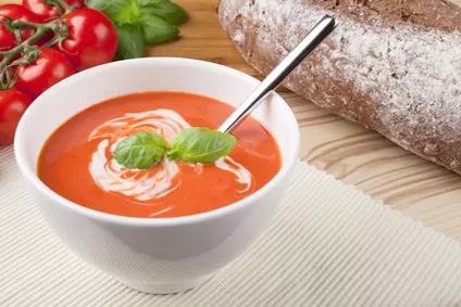 Tomatová polévka s bazalkou
